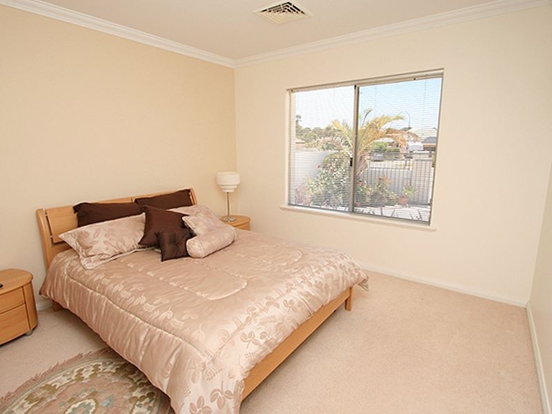 9 Santavea Mews, Halls Head WA 6210