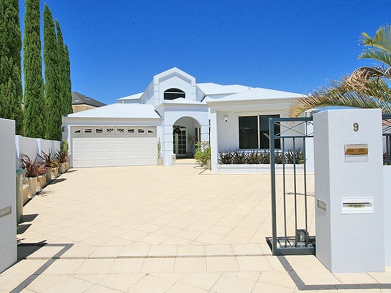 9 Santavea Mews, Halls Head WA 6210