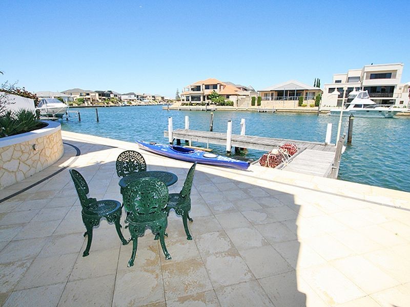 9 Santavea Mews, Halls Head WA 6210