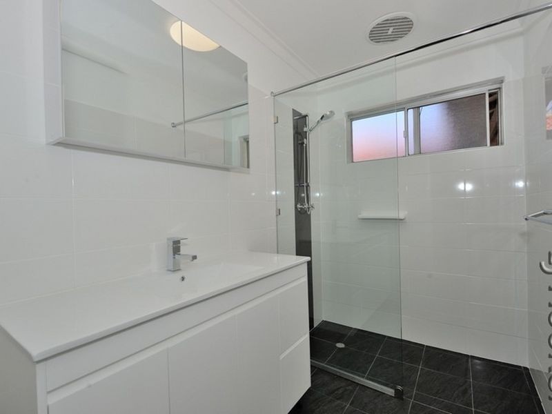 6B Talbot Close, Halls Head WA 6210