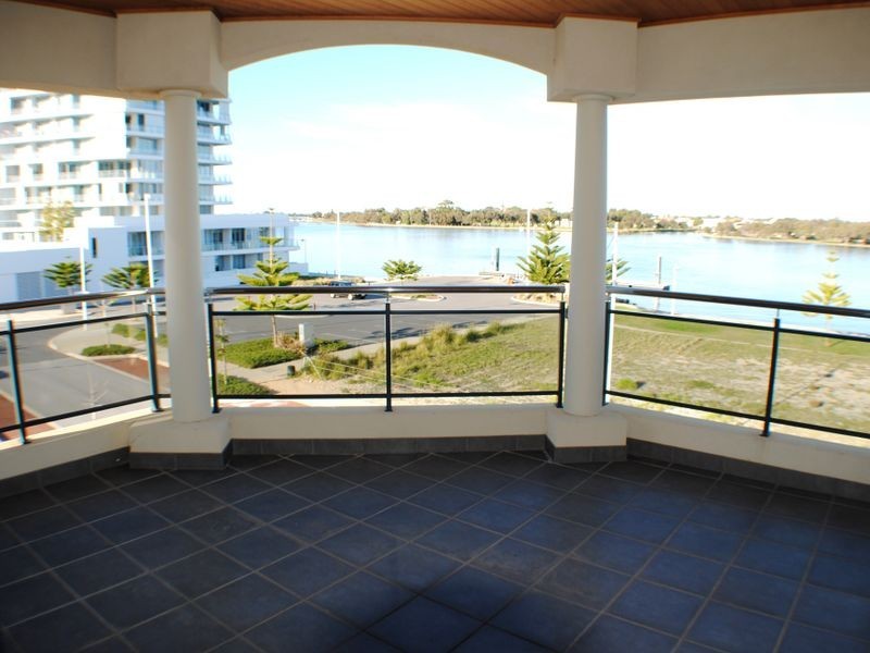 2/4 Dorsodura Way, Mandurah WA 6210