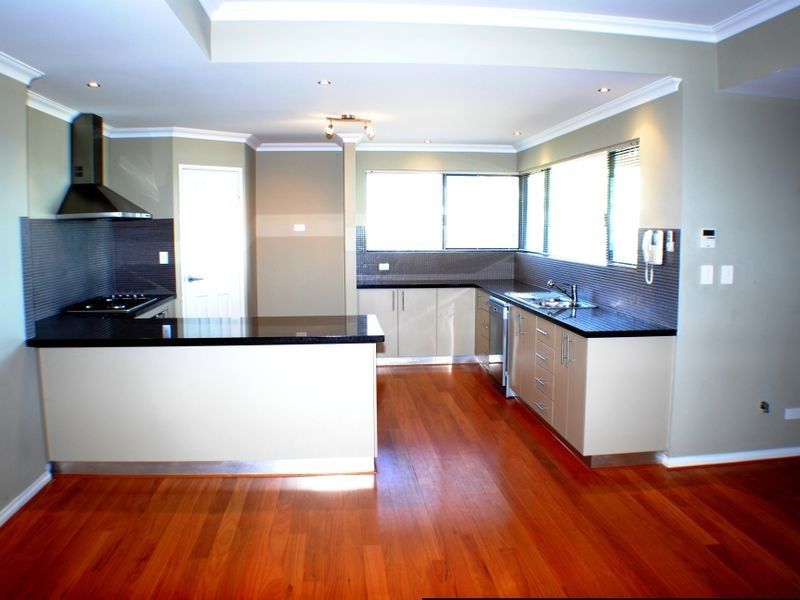 2/4 Dorsodura Way, Mandurah WA 6210
