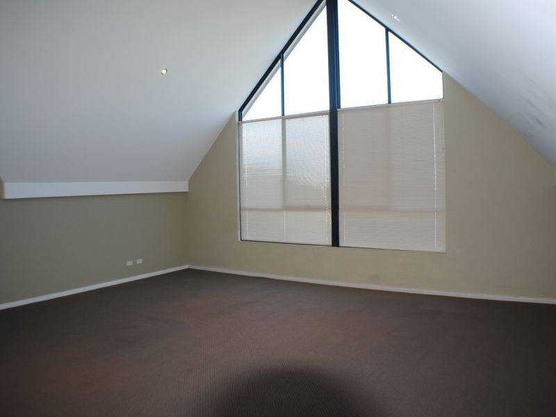 2/4 Dorsodura Way, Mandurah WA 6210
