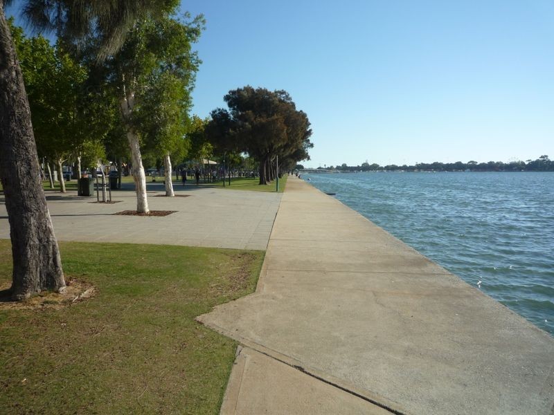 2/4 Dorsodura Way, Mandurah WA 6210