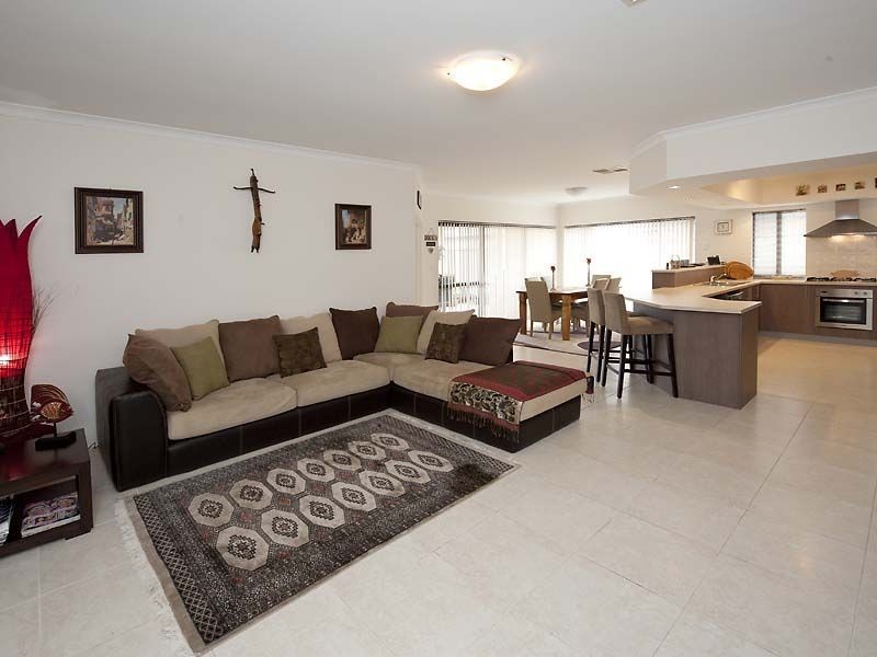 6 St Cloud Link, Meadow Springs WA 6210