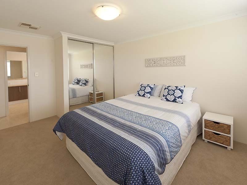 6 St Cloud Link, Meadow Springs WA 6210