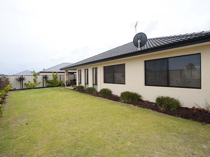 6 St Cloud Link, Meadow Springs WA 6210