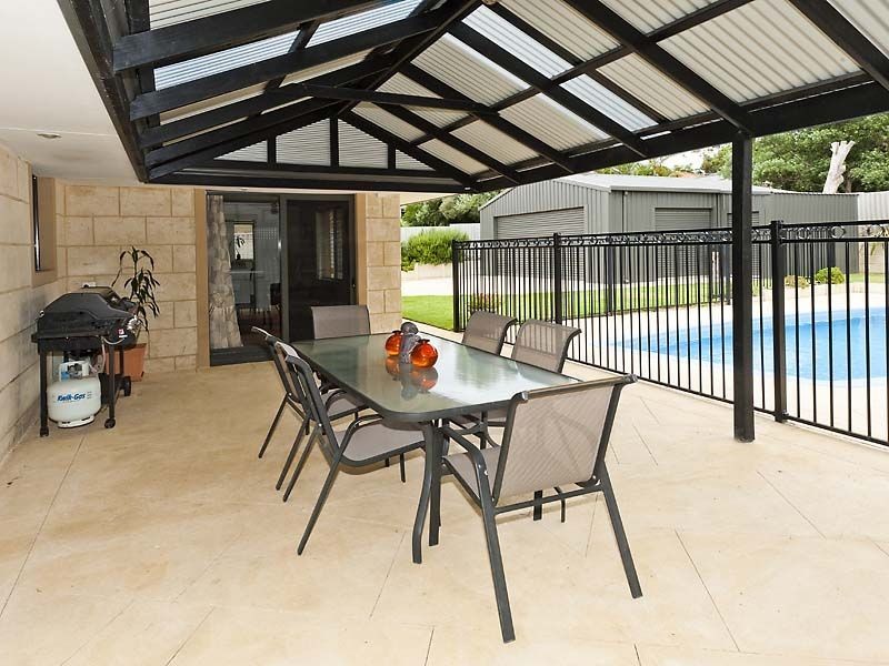 121 Mclarty Road, Halls Head WA 6210