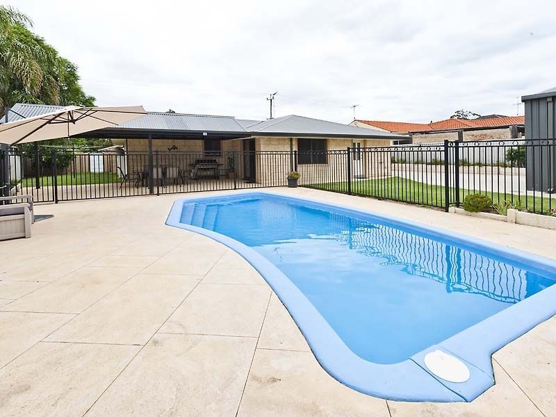 121 Mclarty Road, Halls Head WA 6210
