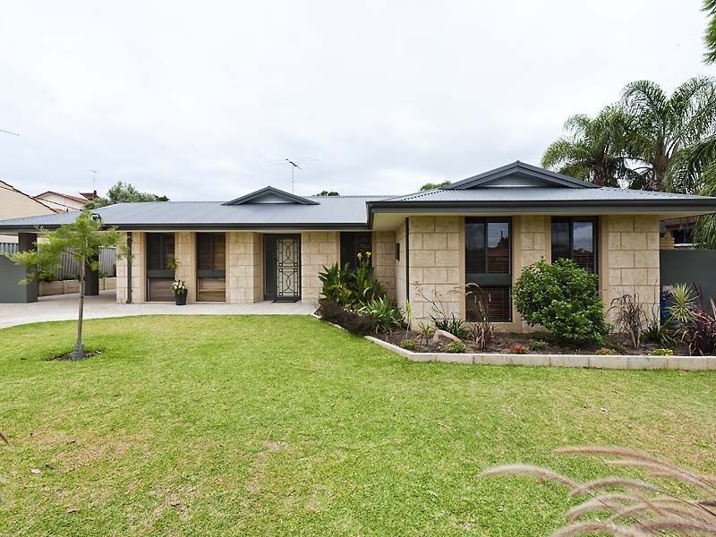121 Mclarty Road, Halls Head WA 6210