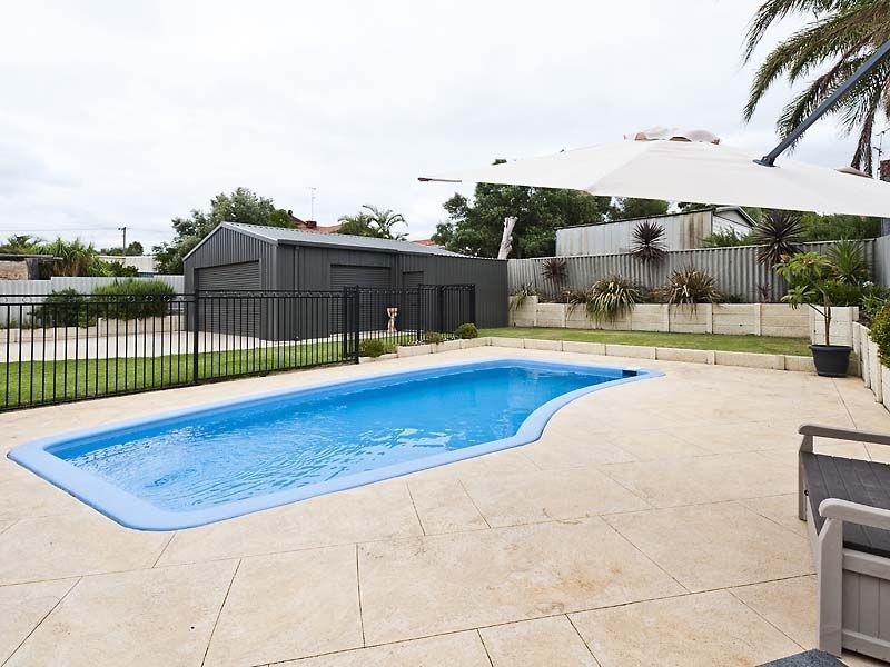 121 Mclarty Road, Halls Head WA 6210