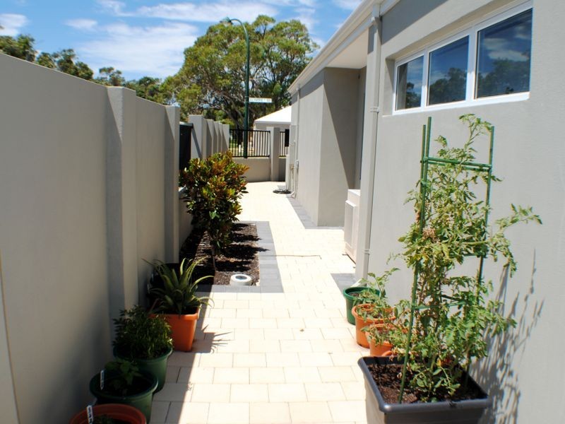 2 Illyarrie Avenue, Falcon WA 6210