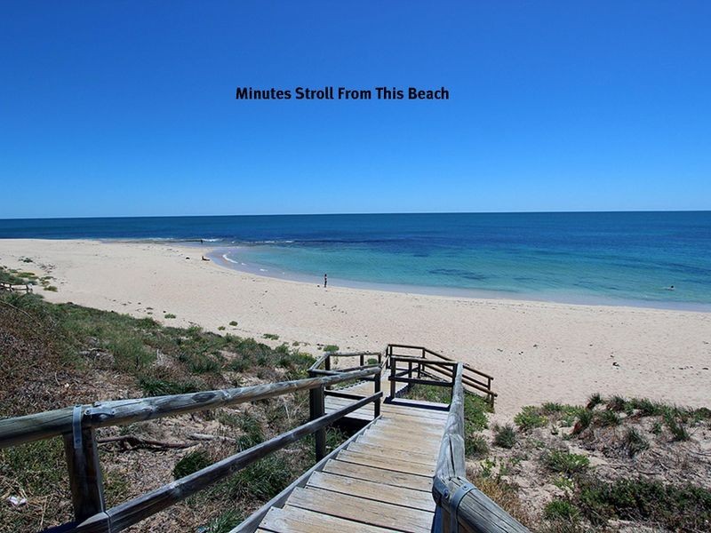 1/4 Oversby Street, Halls Head WA 6210