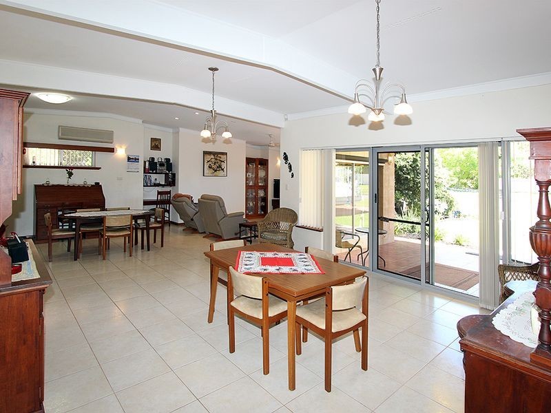 1/4 Oversby Street, Halls Head WA 6210