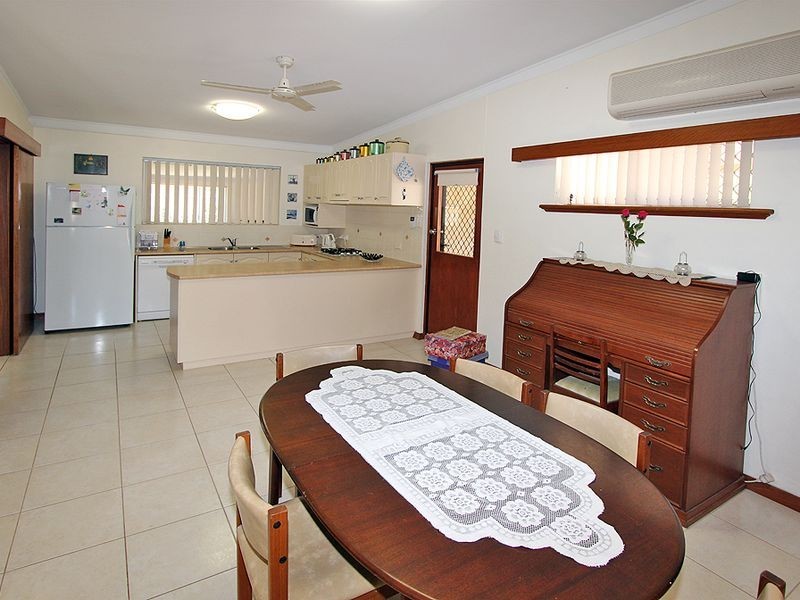 1/4 Oversby Street, Halls Head WA 6210