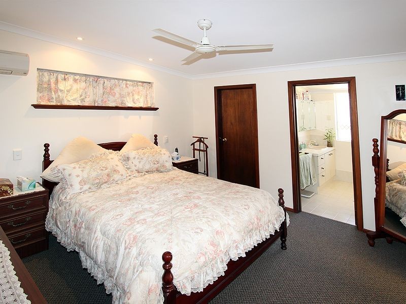 1/4 Oversby Street, Halls Head WA 6210