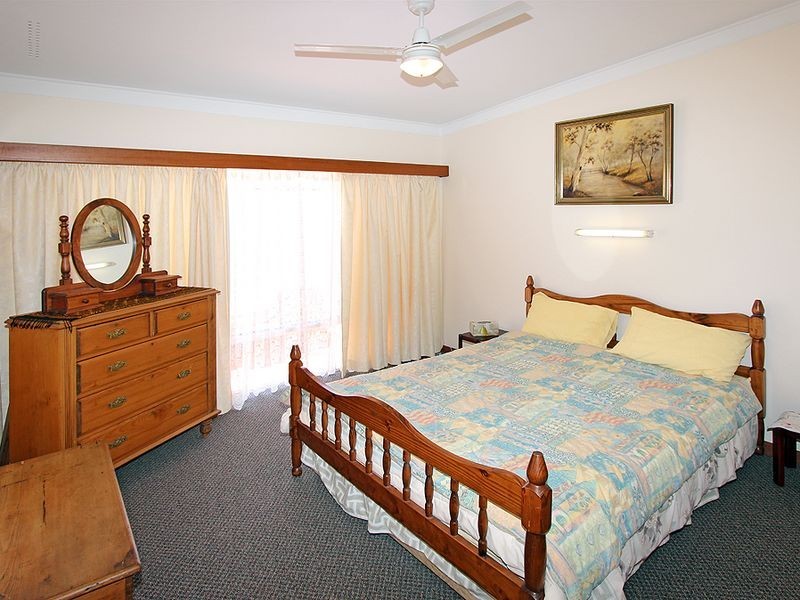 1/4 Oversby Street, Halls Head WA 6210