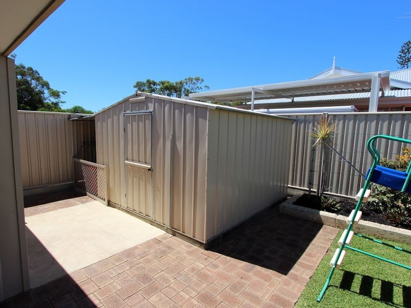 1/4 Oversby Street, Halls Head WA 6210