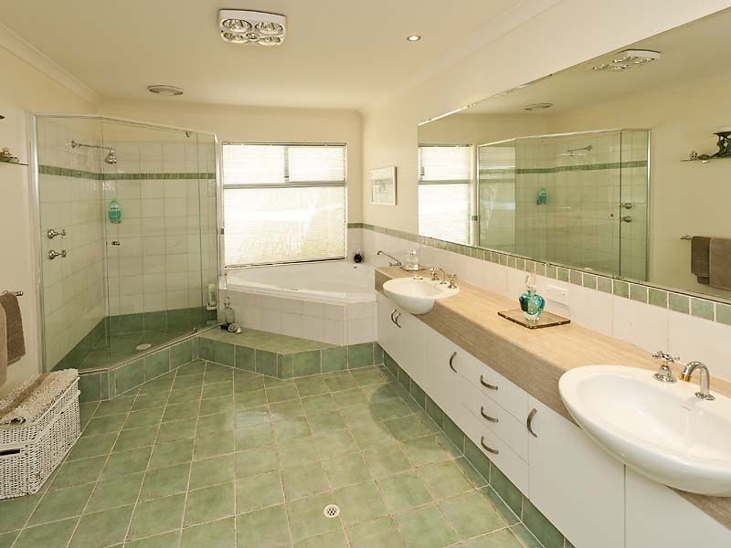 13 Brindabella Crescent, Halls Head WA 6210