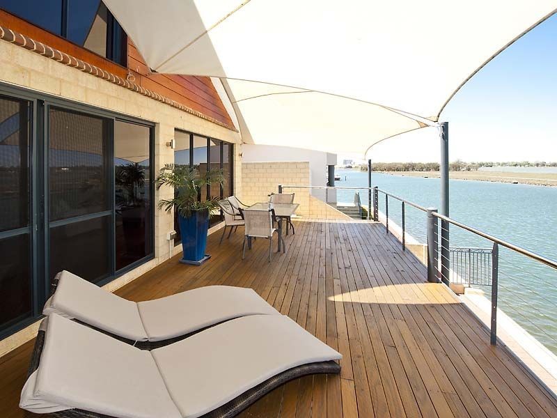 13 Brindabella Crescent, Halls Head WA 6210