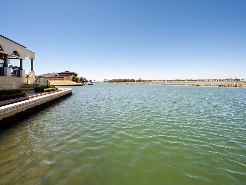 13 Brindabella Crescent, Halls Head WA 6210