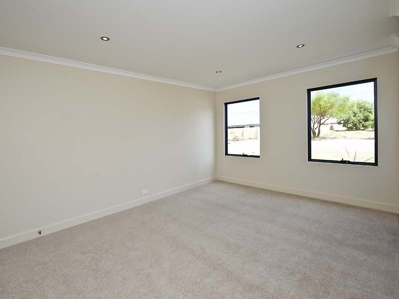 34 Buckingham Drive, Wannanup WA 6210