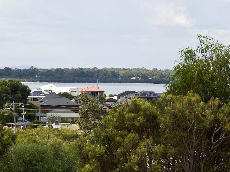 34 Buckingham Drive, Wannanup WA 6210