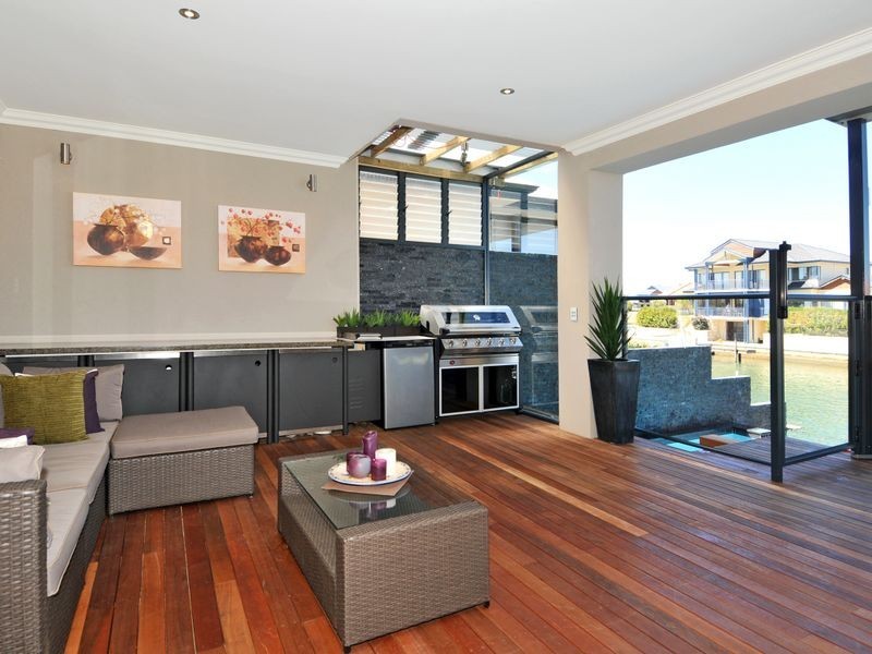 27 Ragamuffin Point, Halls Head WA 6210