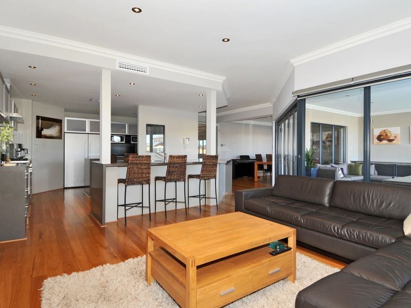 27 Ragamuffin Point, Halls Head WA 6210