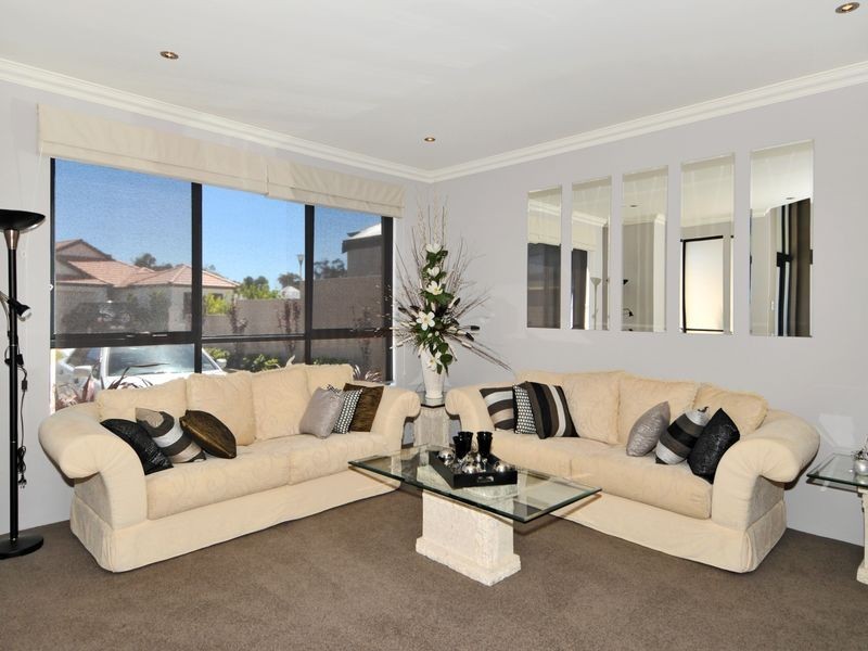 27 Ragamuffin Point, Halls Head WA 6210