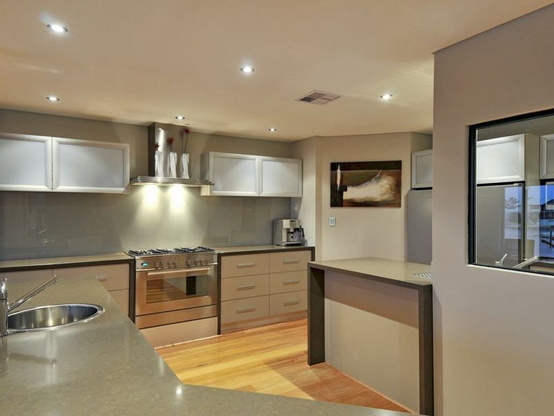 27 Ragamuffin Point, Halls Head WA 6210