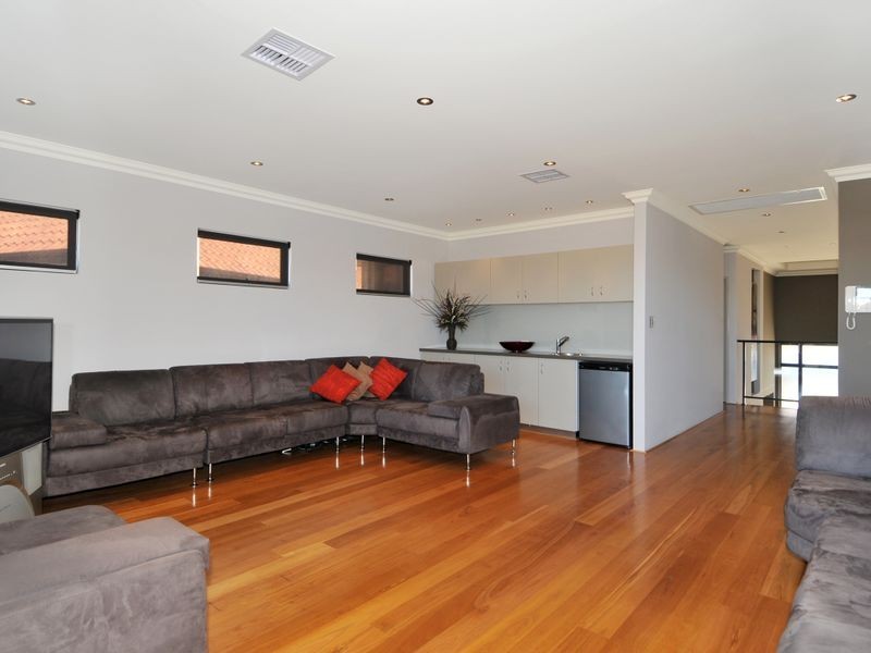 27 Ragamuffin Point, Halls Head WA 6210