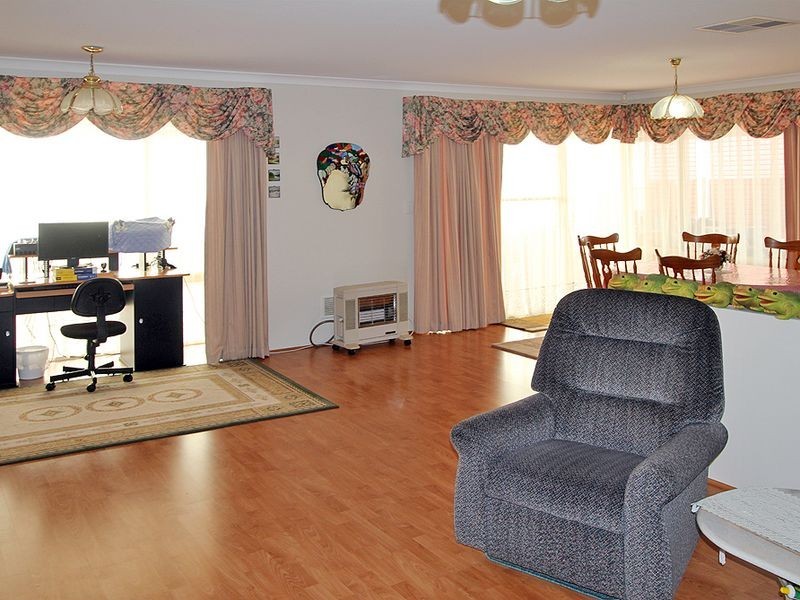 38 Floribunda Avenue, Halls Head WA 6210