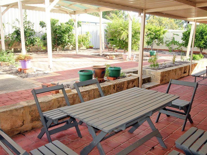 38 Floribunda Avenue, Halls Head WA 6210