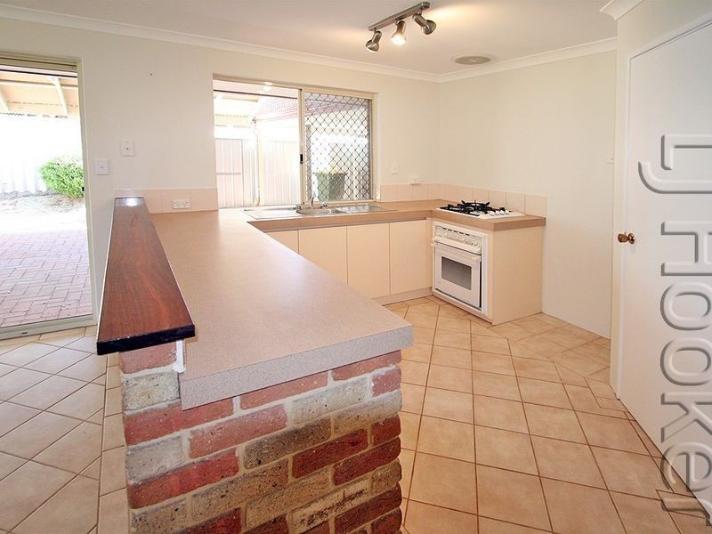 26 Floribunda Avenue, Halls Head WA 6210