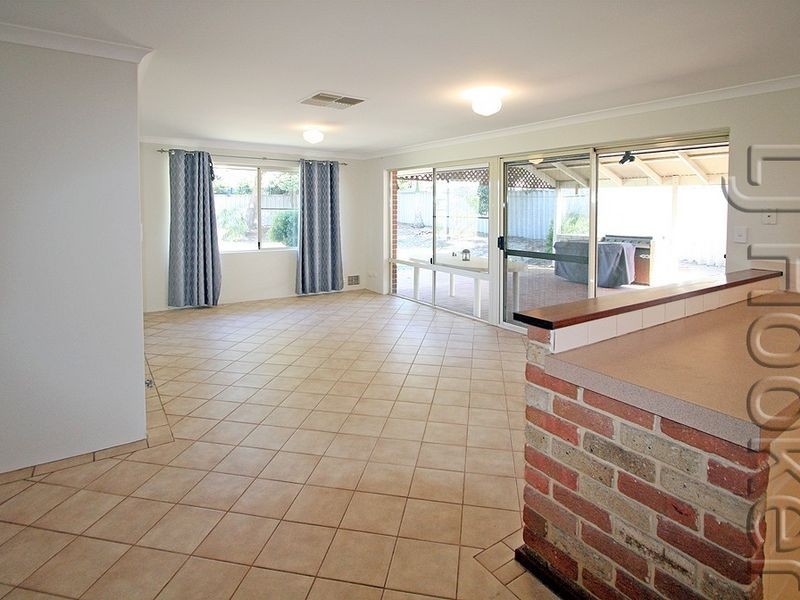 26 Floribunda Avenue, Halls Head WA 6210