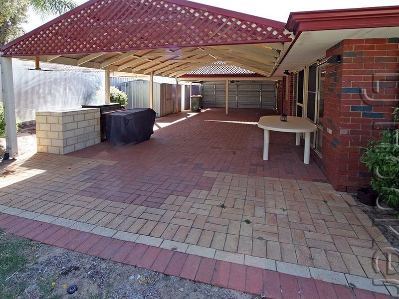 26 Floribunda Avenue, Halls Head WA 6210