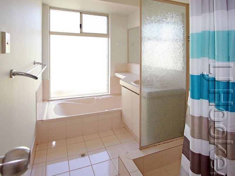 26 Floribunda Avenue, Halls Head WA 6210