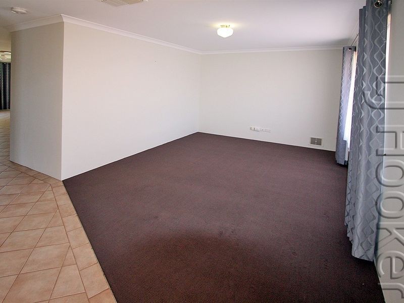 26 Floribunda Avenue, Halls Head WA 6210