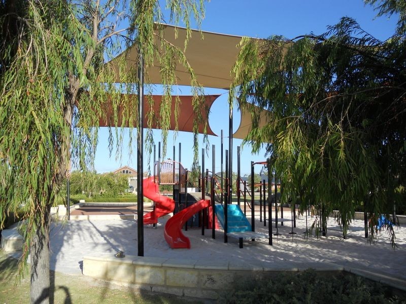 14 Lascelles Circus, Lakelands WA 6180