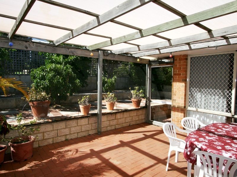 25A Janis Street, Halls Head WA 6210