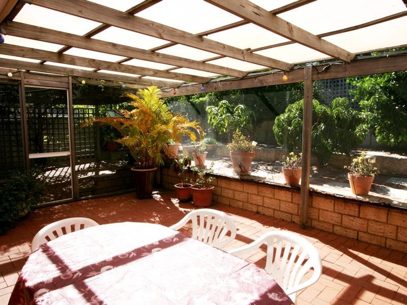 25A Janis Street, Halls Head WA 6210