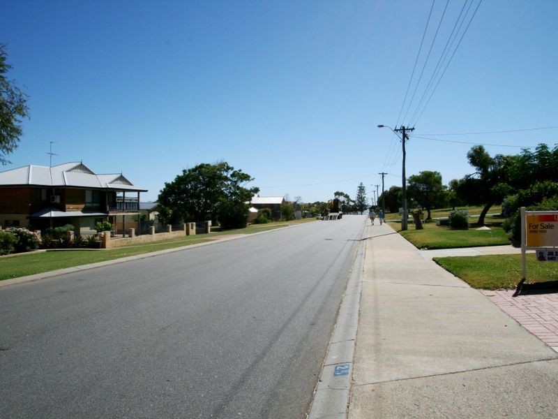 25A Janis Street, Halls Head WA 6210