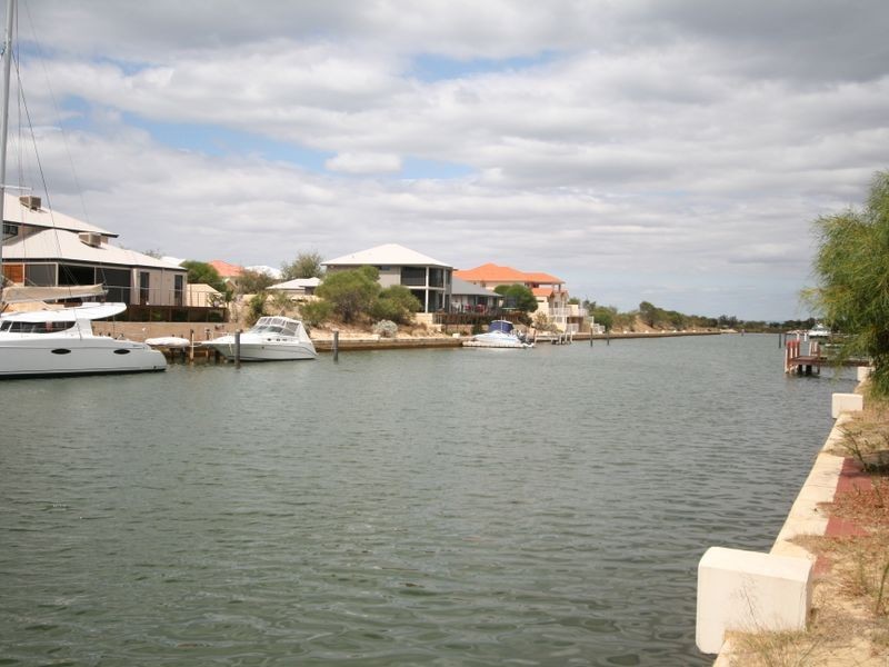 9 Sandpiper Island Retreat, Wannanup WA 6210