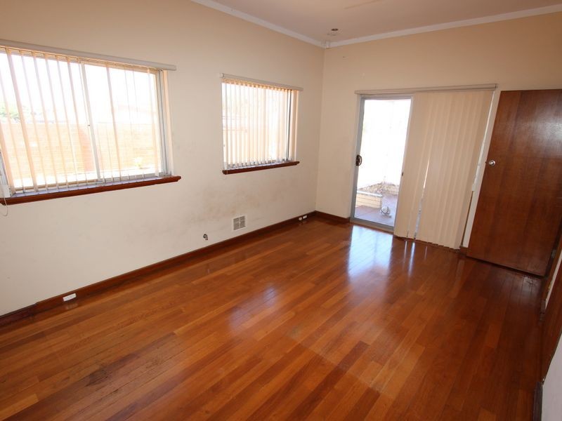 64 Leslie Street, Dudley Park WA 6210