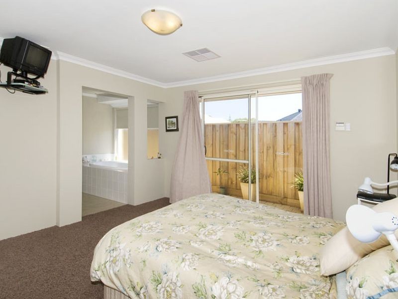 9 Hideaway Cove, Halls Head WA 6210