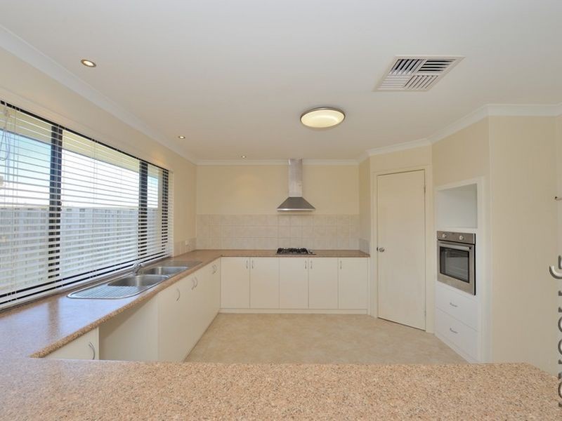 34 Carissa Turn, Halls Head WA 6210