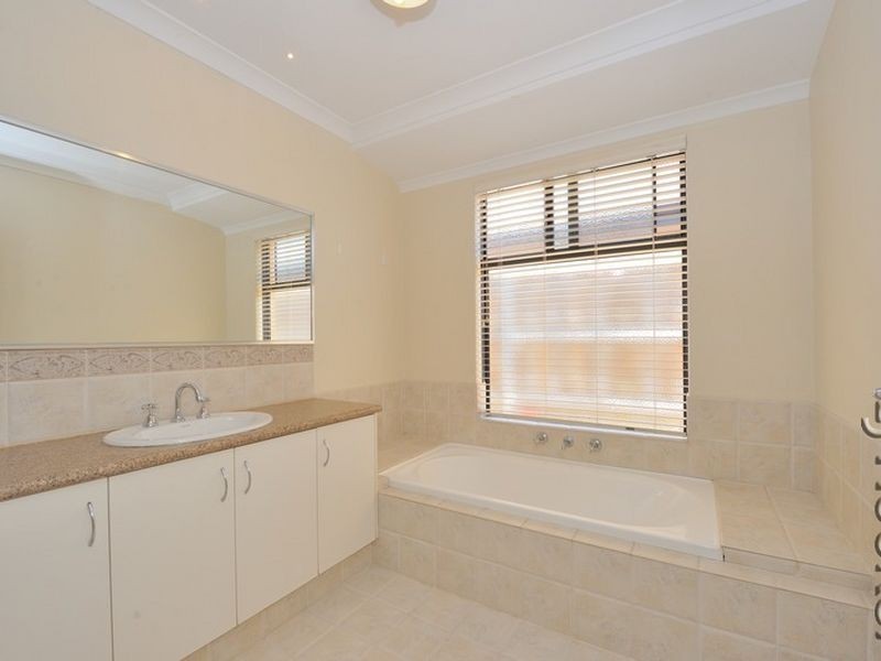 34 Carissa Turn, Halls Head WA 6210