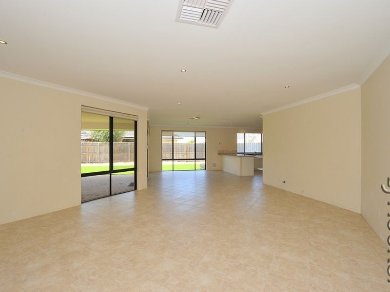 34 Carissa Turn, Halls Head WA 6210