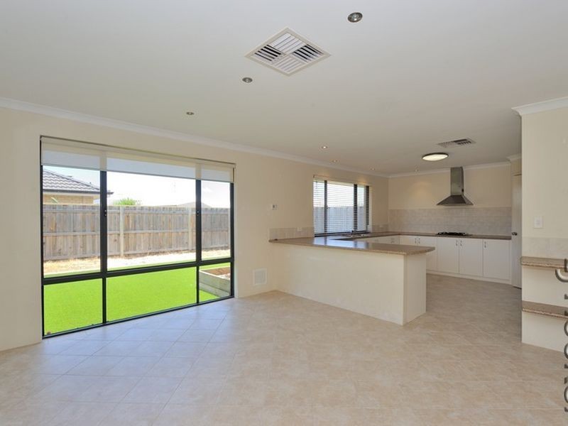 34 Carissa Turn, Halls Head WA 6210